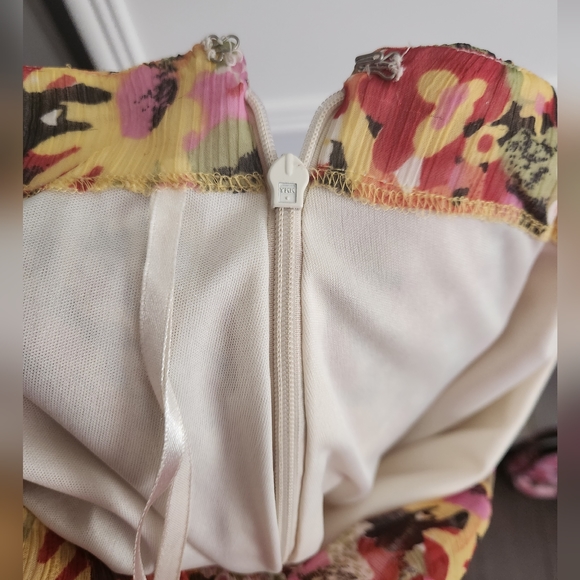 Tease Flowy Floral Skirt Size S Petite - Picture 4 of 4